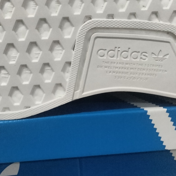 Adidas NMD R1 size 10.5 Mens Sneakers - Picture 2 of 5